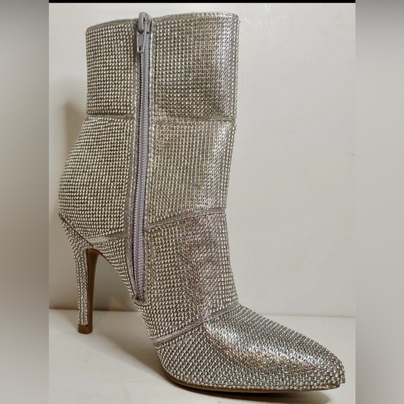 NEW Andiamo ATrendy Silver Rhinestone Side Zip Boots 4” Heel Size 9 - Picture 2 of 7